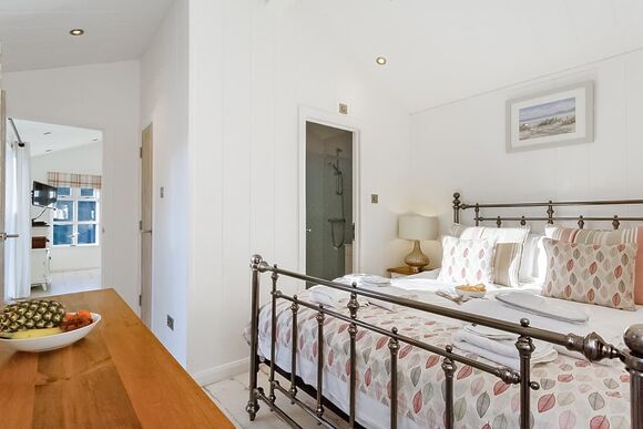 Larkstone Elegance - Beach Cove Coastal Retreat, Hele Bay, Ilfracombe