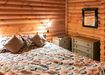 Aspen Log Lodge - Beech Hedge, Cargill