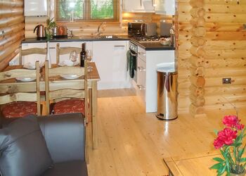 Bracken Log Lodge - Beech Hedge, Cargill