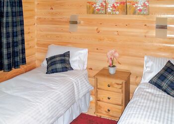 Bracken Log Lodge - Beech Hedge, Cargill