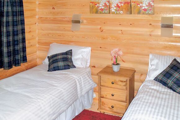 Bracken Log Lodge - Beech Hedge, Cargill