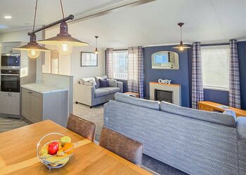 Bute Lodge with Hot Tub - Bennane Shore Holiday Park, Lendalfoot