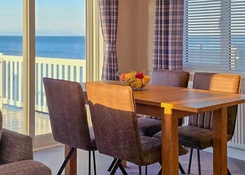 Bute Lodge with Hot Tub - Bennane Shore Holiday Park, Lendalfoot