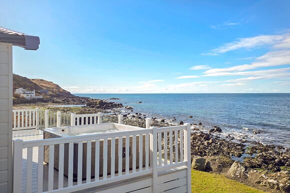 Bute Lodge with Hot Tub - Bennane Shore Holiday Park, Lendalfoot