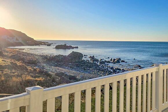 Bute Lodge with Hot Tub - Bennane Shore Holiday Park, Lendalfoot