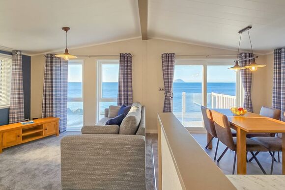 Bute Lodge with Hot Tub - Bennane Shore Holiday Park, Lendalfoot