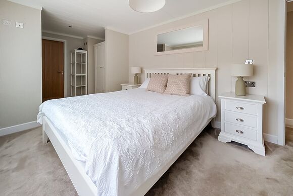 Lake View Lodge - Beech Tree Park Cottages, Hatfield Woodhouse, Nr. Doncaster