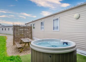 Signature Three Bedroom - Bucklegrove Holiday Park, Cheddar,