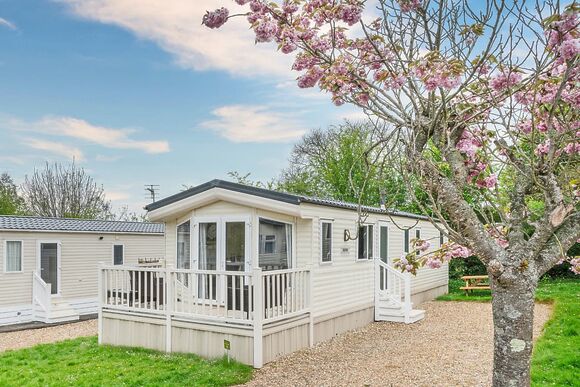 Comfort Three Bedroom (Pet friendly) - Bucklegrove Holiday Park, Cheddar,