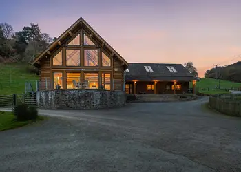 Black Hall Lodges, Knighton