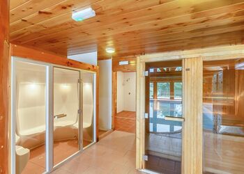 Black Hall Lodges, Knighton