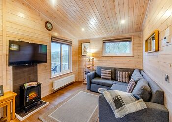 Couples Lodge VIP - Black Hall Lodges, Knighton