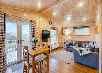 Couples Lodge VIP - Black Hall Lodges, Knighton