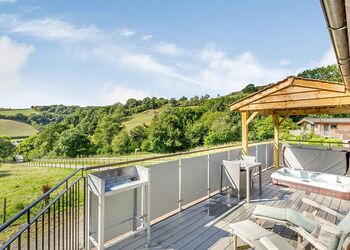 New Hampshire - Black Hall Lodges, Knighton