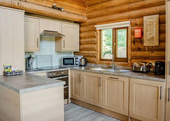 Superior Lodge - Black Hall Lodges, Knighton