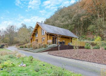 Winnipeg Lodge - Black Hall Lodges, Knighton