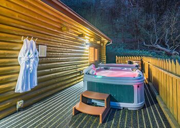 Winnipeg Lodge - Black Hall Lodges, Knighton