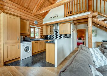 Winnipeg Lodge - Black Hall Lodges, Knighton