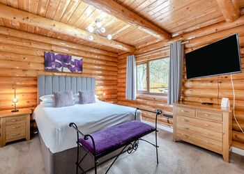 Winnipeg Lodge - Black Hall Lodges, Knighton