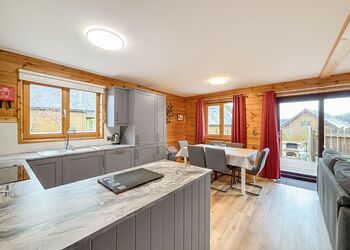 Inari Gold - Black Hall Lodges, Knighton