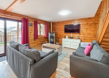 Helsinki Gold - Black Hall Lodges, Knighton