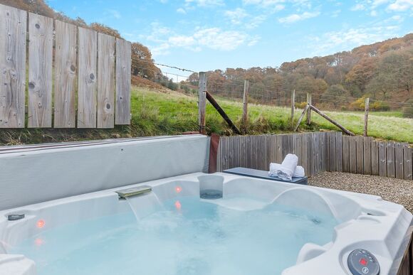 Couples Lodge VIP - Black Hall Lodges, Knighton