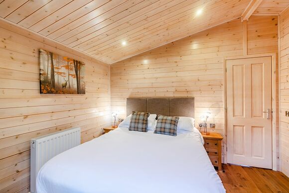 Couples Lodge VIP - Black Hall Lodges, Knighton