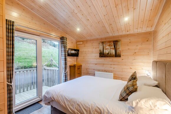 Couples Lodge VIP - Black Hall Lodges, Knighton