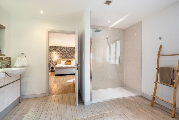 New Hampshire - Black Hall Lodges, Knighton