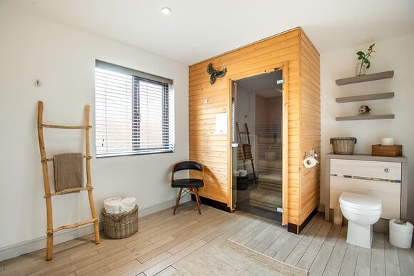 New Hampshire - Black Hall Lodges, Knighton