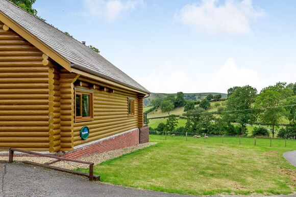 Superior Lodge - Black Hall Lodges, Knighton