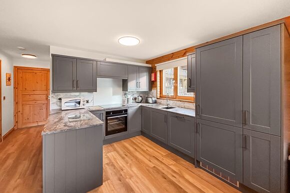 Helsinki Gold - Black Hall Lodges, Knighton