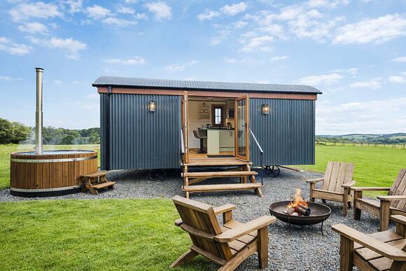 The Shepherds Hut - Black Hall Lodges, Knighton