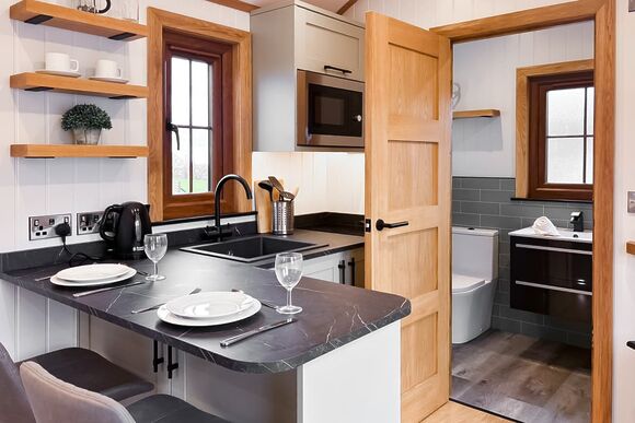 The Shepherds Hut - Black Hall Lodges, Knighton