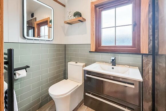 The Shepherds Hut - Black Hall Lodges, Knighton