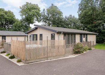 Signature Spa Five Pet - Hornbeam Country Park, Honiton