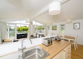 Deluxe Spa Pet - Hornbeam Country Park, Honiton