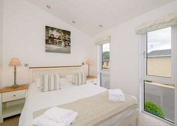 Deluxe Spa Pet - Hornbeam Country Park, Honiton