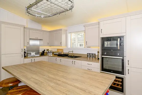 Signature Spa Pet - Hornbeam Country Park, Honiton