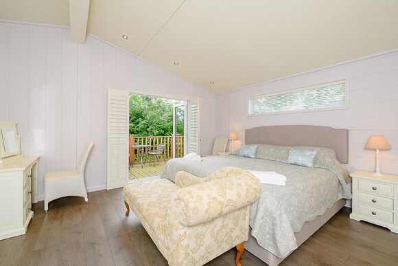 Signature Spa Pet - Hornbeam Country Park, Honiton