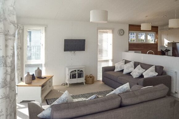 Deluxe Pet - Hornbeam Country Park, Honiton