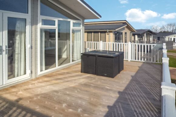 Deluxe Pet - Hornbeam Country Park, Honiton