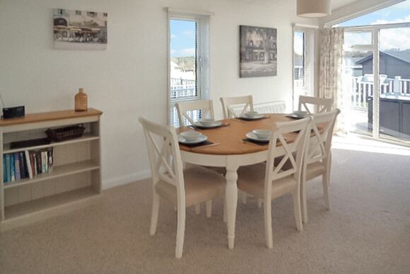 Deluxe Pet - Hornbeam Country Park, Honiton