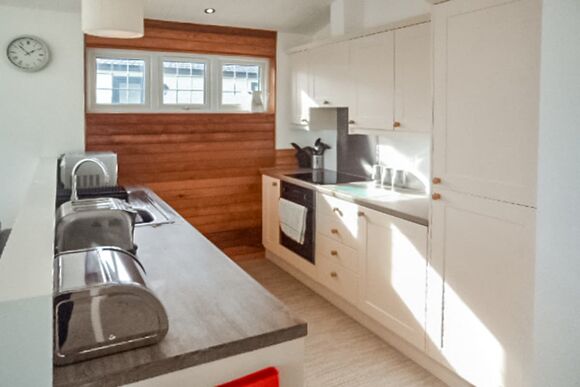 Deluxe Pet - Hornbeam Country Park, Honiton