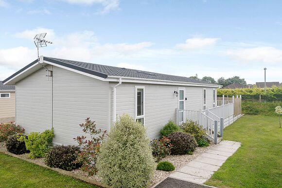 Deluxe Spa Pet - Hornbeam Country Park, Honiton