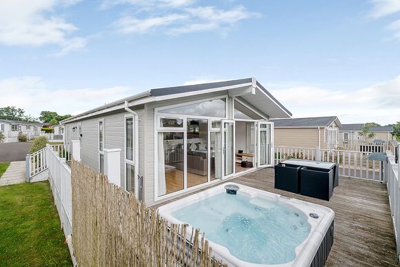 Deluxe Spa Pet - Hornbeam Country Park, Honiton