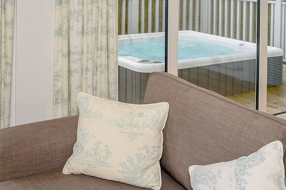 Deluxe Spa Pet - Hornbeam Country Park, Honiton