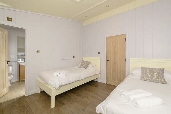 Signature One - Hornbeam Country Park, Honiton