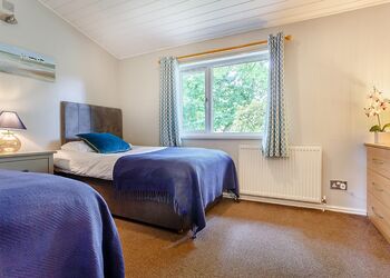 Kingham Lodge Plus 11 - Bluewood Lodges, Cotswolds
