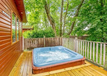 Blenheim Lodge 22 - Bluewood Lodges, Cotswolds